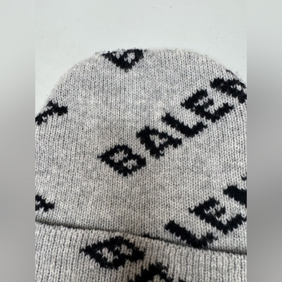 Authentic Balenciaga Grey & Black Logo Beanie – Unisex - Picture 11 of 14